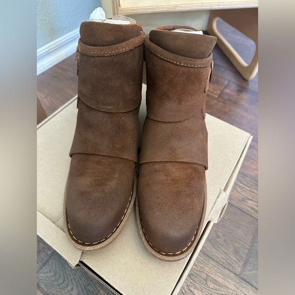 Born | Moraga in Glazed Ginger Distressed (Brown) - Picture 11 of 12